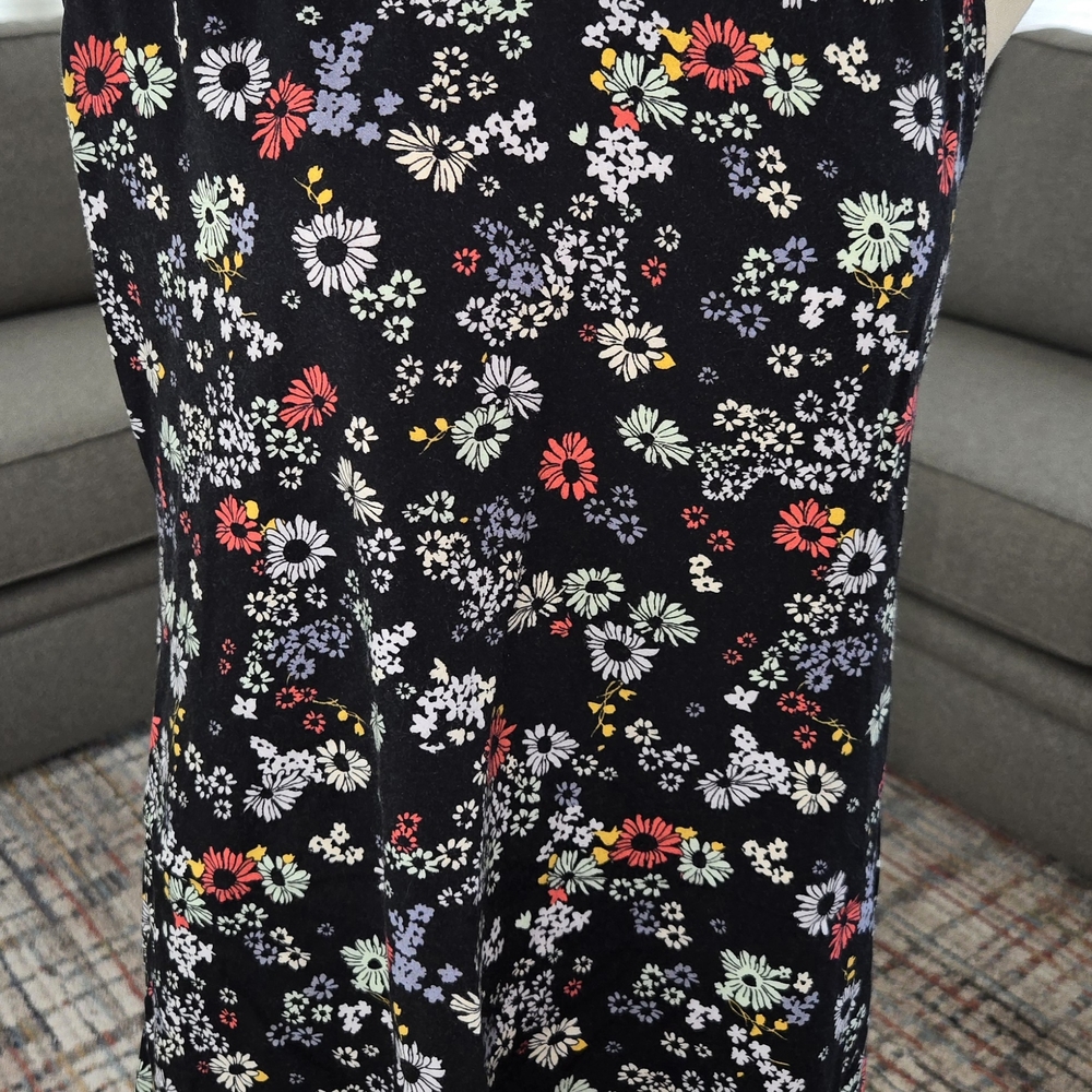 Floral Skeeveless Black Dress